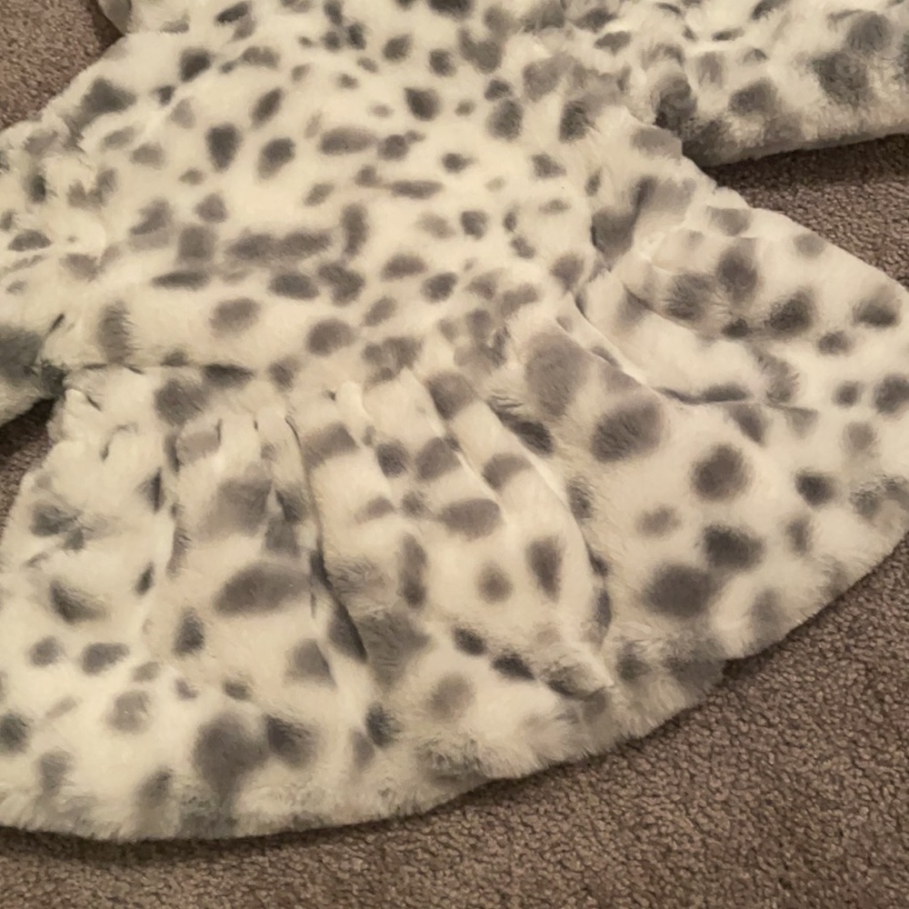First Impressions Snow Leopard Jacket - Picture 7 of 8
